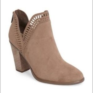 VINCE CAMUTO | Fileana Split Shaft Bootie